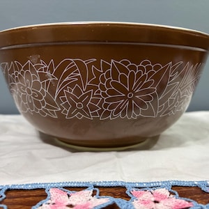 Bol à mélanger vintage en pyrex : motif Terra Friendship, 9 po.