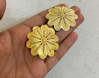 Bloemen filigraan oorknopjes, boho messing oorbellen dames, 18k vergulde bloemstekers