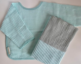 SET towel and long sleeve bib - WAFFLE fabric and ORGANIC double gauze fabric - Can be ordered with name