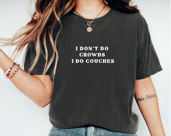 I Dont Do Crowds I Do Couches Shirt, Socially Awkward Tee, Overthinker Shirt, Introvert Aesthetic Shirt, Sarcastic Shirt, Internet Meme Tee