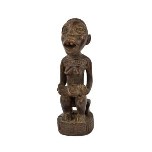 Figurine assise en bois de villosités Bakongo avec enfant Congo