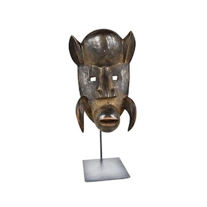 Dan Guerre Guere Mask on Custom Stand Côte d&#39;Ivoire