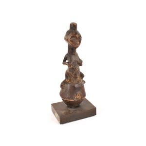 Figurine féminine Luba sur pied Congo