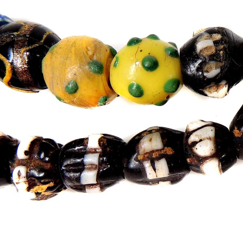 Venetian Trade Bead Mixed Africa 28 Inch 127494