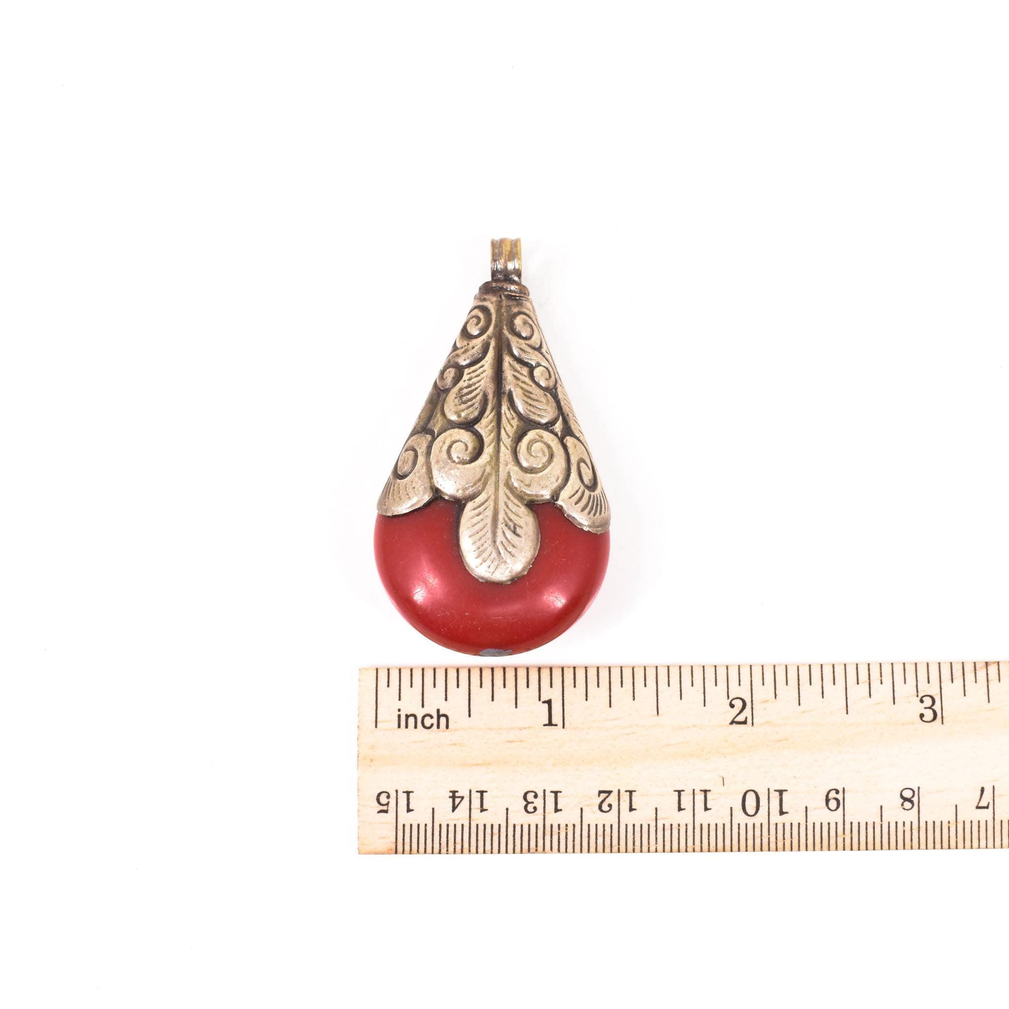 Pendentif En Argent Tibétain Sert D'une Pierre Rouge - Neuf, Fourni Avec Cordon Cuir Et écrin Cadeau