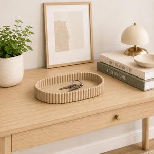Modern ribbad nyckelbricka – 3D-printad uppsamlingsskål | Entréorganisatör | Minimalistisk heminredning | Smycken och nyckelhållare