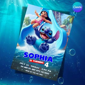 Puede incluir: Una invitación de cumpleaños azul con los personajes Stitch y Lilo de la película de Disney Lilo & Stitch. La invitación incluye el texto "Sophia cumple 4" y detalles del evento.