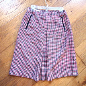 Vintage Aquascutum of London Pleated Wool Skirt size 10 / 42 Red/Black Check Pattern 28" x 24" Made in Hong Kong Pockets Lining
