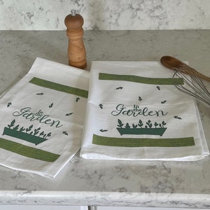 Tea Towel, garden design towel,  kitchen tea towel, cotton tea towel, flowers for spring towel, flour sack towel, housewarming gift,