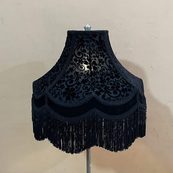 Abat-jour en velours noir : franges perlées de style victorien, fait main