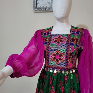 Vestido étnico afegão | Vestido Kuchi floral verde vibrante | Peitoral antigo | Vestido tribal boho pashtun
