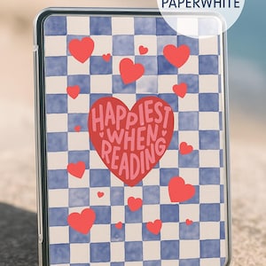 Lyckligast när man läser – Digital Kindle Basic-omslag | Söt hjärtrutig Kindle-insats