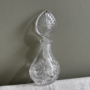 Vintage cut glass perfume bottle with floral etching and fan stopper vanity decor collectible glassware dressing table gift