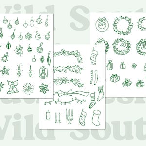 Pode incluir: Tr&ecirc;s folhas de papel com ilustra&ccedil;&otilde;es de Natal desenhadas &agrave; m&atilde;o. A primeira folha apresenta ornamentos, sinos, estrelas e anjos. A segunda folha apresenta coroas, guirlandas e la&ccedil;os. A terceira folha apresenta meias, presentes e velas.