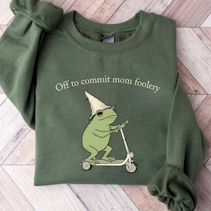 Mamma Groda Tröja, Off to Commit Mom Foolery Crewneck, Rolig Mamma Tröja, Rolig Groda Scooter Gåva Till Mamma, Graviditetsmeddelande Tröja