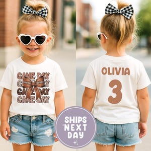Personalisierte Spieltag Shirt, Kokette Fußball Shirt, Kleinkind Fußball Shirt, Retro Mädchen Sport Shirt, süße Mädchen jubeln Maskottchen Shirt