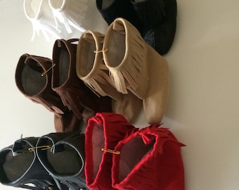 Botas con flecos (negro, gris, marrón claro, blanco, rojo) para muñecas de 18 pulgadas.