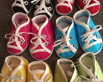 Tennisschoenen voor poppen in 6 verschillende kleuren voor meisjes- of jongenspop 15 of 18 inch
