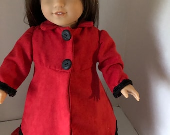 Abrigo rojo con ribete negro para muñeca de 18"