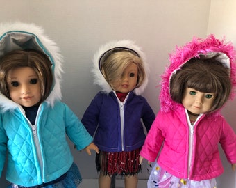 Chaquetas con capucha en 3 colores diferentes para muñeca niña de 18”