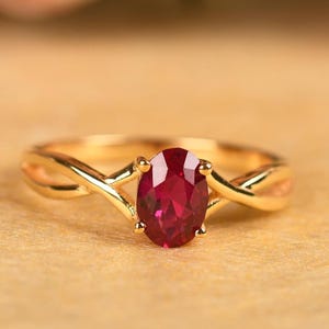 Anello di fidanzamento in oro 14 carati con rubino, anello solitario ovale con rubino a fascia incrociata da 8 x 6 mm per donna, pietra portafortuna di luglio, anello impilabile con pietre incrociate, regalo di promessa.