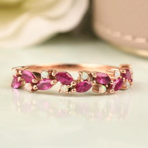Bague en or 14 carats, rubis et opale, alliance demi-éternité taille marquise, bague empilable pour femme, pierre précieuse rouge 4 x 2 mm, pierre de naissance de juillet, cadeau fleur rose