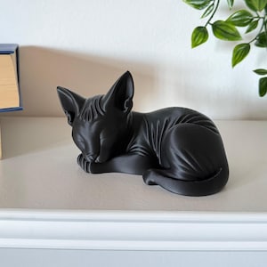 Sleeping Sphynx Cat Figurine – Black Gothic Hairless Cat Statue, Witchy Home Shelf Decor, Minimalist Dark Pet Sculpture Gift