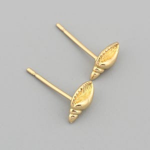 Minimalist 18K Gold Filled Seashell Stud Earrings Tiny Ocean Shell Design Beach Jewelry 5.4x9mm 1Pair
