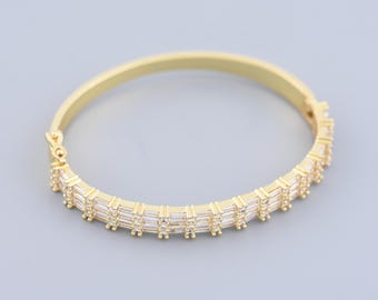 Bracelet jonc élégant en zircone plaquée or 18 carats avec cadre baguette élégant pour femme, bijoux fantaisie 9 x 67 mm