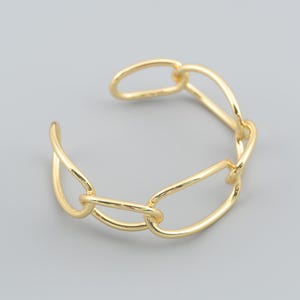 Linked 18K Gold Filled Chain Cuff Bracelet with Elongated Oval Loops and Contemporary Open Ends 67x59mm