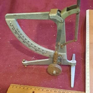 Postal vintage scale [INS10424]