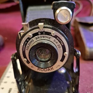 Appareil photo ancien - Kodak pliant Brwnie six-20 [INS10592]