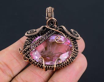 Colgante de kunzita rosa envuelto en alambre de cobre - Joyería de piedras preciosas de cobre hecha a mano