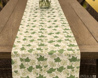 Camino de mesa de hiedra verde: decoración botánica de mesa de estilo rústico