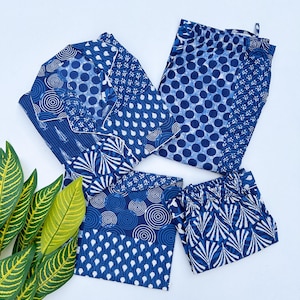 Peut inclure: Ensemble de trois mugs en céramique avec une finition mate et mouchetée. Les tasses sont de couleur crème, gris clair et gris foncé. Chaque mug a un design simple et minimaliste avec une anse arrondie.