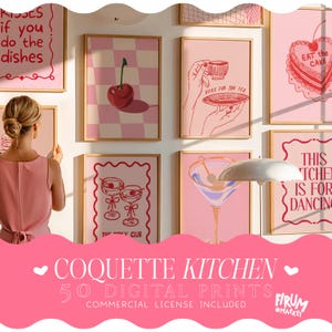 Puede incluir: Colección de impresiones digitales rosas con ilustraciones de cocina, como cerezas, cócteles y pasteles. Las impresiones están enmarcadas y se exhiben en una pared blanca. El texto incluye "Kisses if you do the dishes", "Eat the Cake", y "This kitchen is for dancing".