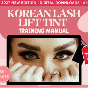 Op de afbeelding: Een roze en witte digitale downloadadvertentie voor een Korean Lash Lift Tint Training Manual. De afbeelding toont een laptopscherm met een close-up van ogen met lange wimpers. Tekst bevat "2026-2027 NEW EDITION", "KOREAN LASH LIFT TINT TRAINING MANUAL" en "75% OFF".