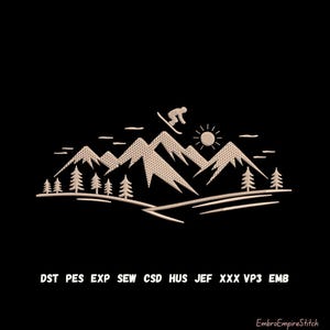 Puede incluir: Diseño bordado con un esquiador saltando sobre montañas, con árboles y un sol. El diseño es de color beige claro sobre un fondo negro. El texto "DST PES EXP SEW CSD HUS JEF XXX VP3 EMB" está en la parte inferior.