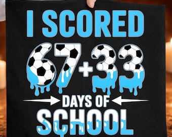 Ho segnato 67 + 33 giorni di scuola PNG, Divertente design per maglietta scolastica di calcio, Fine dell'anno scolastico PNG, Bambini di calcio PNG