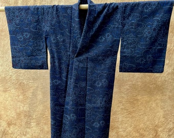 Antique Silk Ojiya Chijimi Tsumugi Kimono / Nice Indigo Color / Classic Design / Good Condition!