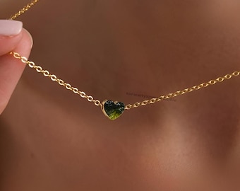 Pendentif cœur en moldavite naturelle, collier en argent sterling, style minimaliste