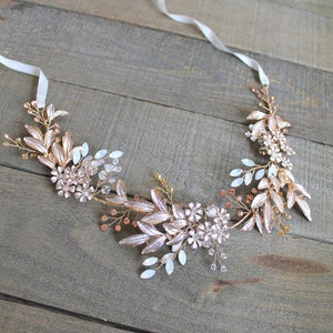 Gouden champagne opaal bruidssjerp: bladrankbloem, trouwriem strass