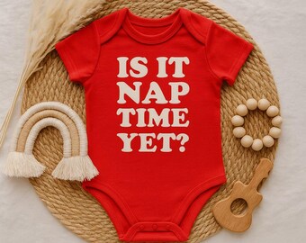 Baby bodysuit "Is it nap time yet?" – Funny organic cotton bodysuit for babies – Birth gift – Sustainable baby clothing – Unisex short-sleeved bodysuit