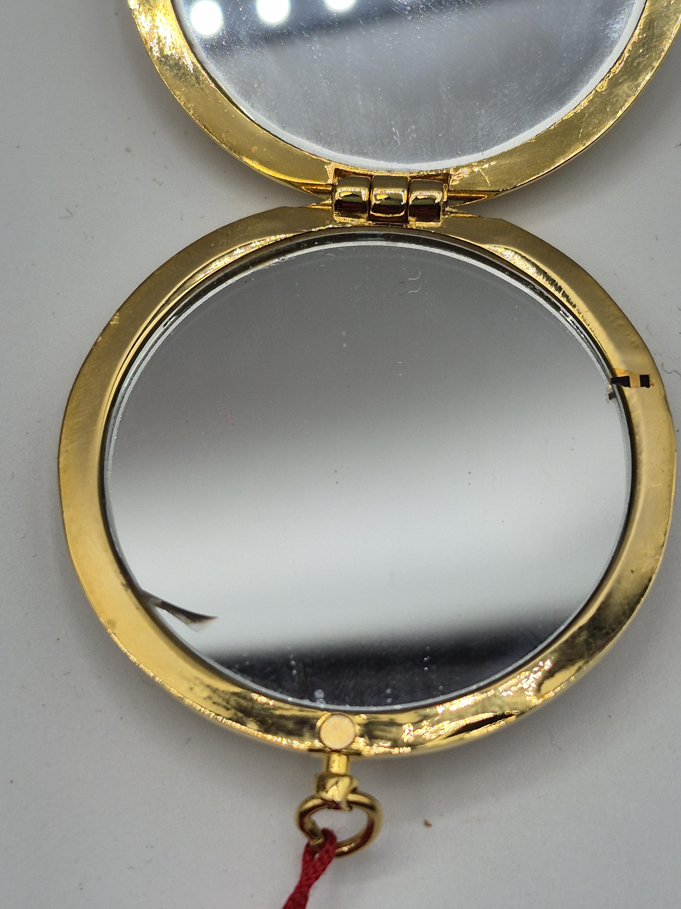 Miroir Compact Vintage L'Oréal Doré Avec Pompon Rouge - Occasion France