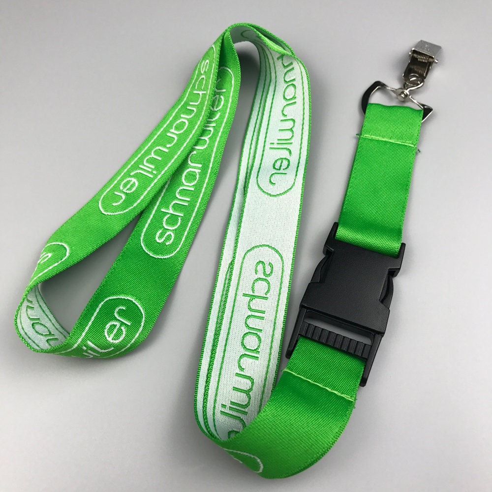 Insieme Realistico Di Badge In Metallo E Carta Vuoti Con Cordino E Clip Isolato Illustrazione Vettoriale 33038419 - Foto 2