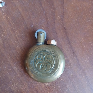 Antikes Feuerzeug aus dem Ersten Weltkrieg, seltenes Messing-Grabenfeuerzeug, Vintage Sammler-Taschenfeuerzeug, funktionstüchtiger Zustand