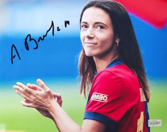 アンドレス・イニエスタとシャビ・エルナンデスのサイン入りスペイン