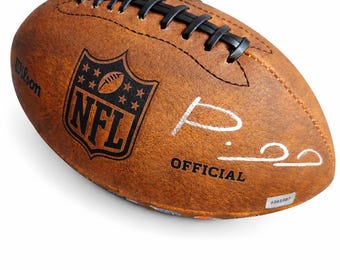 Balón de fútbol americano de la NFL firmado por Wilson y Patrick Mahomes, con certificado de autenticidad (COA).