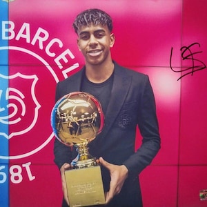 Lamine Yamal Signed Photo 20x25 cm (8x10 in) FC Barcelona with COA - GCOA
