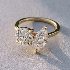 Anel de noivado de moissanita com corte redondo e marquise, anel Toi et Moi com diamante, anel de compromisso com duas pedras em ouro maciço 14K, anel You and Me para mulheres